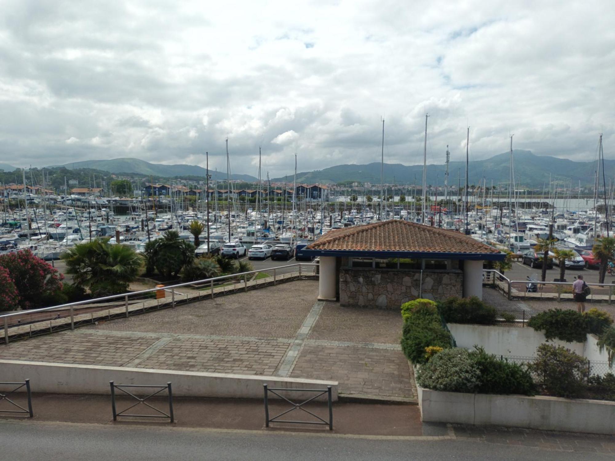 Spacieux T2 A Hendaye Avec Parking A Deux Pas De La Plage - Fr-1-239-794 ภายนอก รูปภาพ